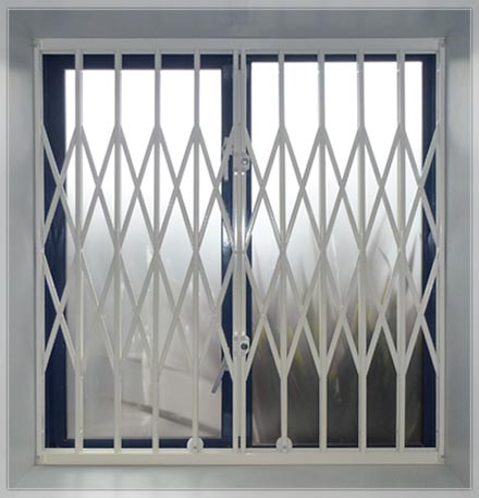 collapsible gate retractable security grille